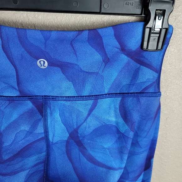 Lululemon Athletica T3 Camo Leggings
Size 4 - Picture 6 of 9